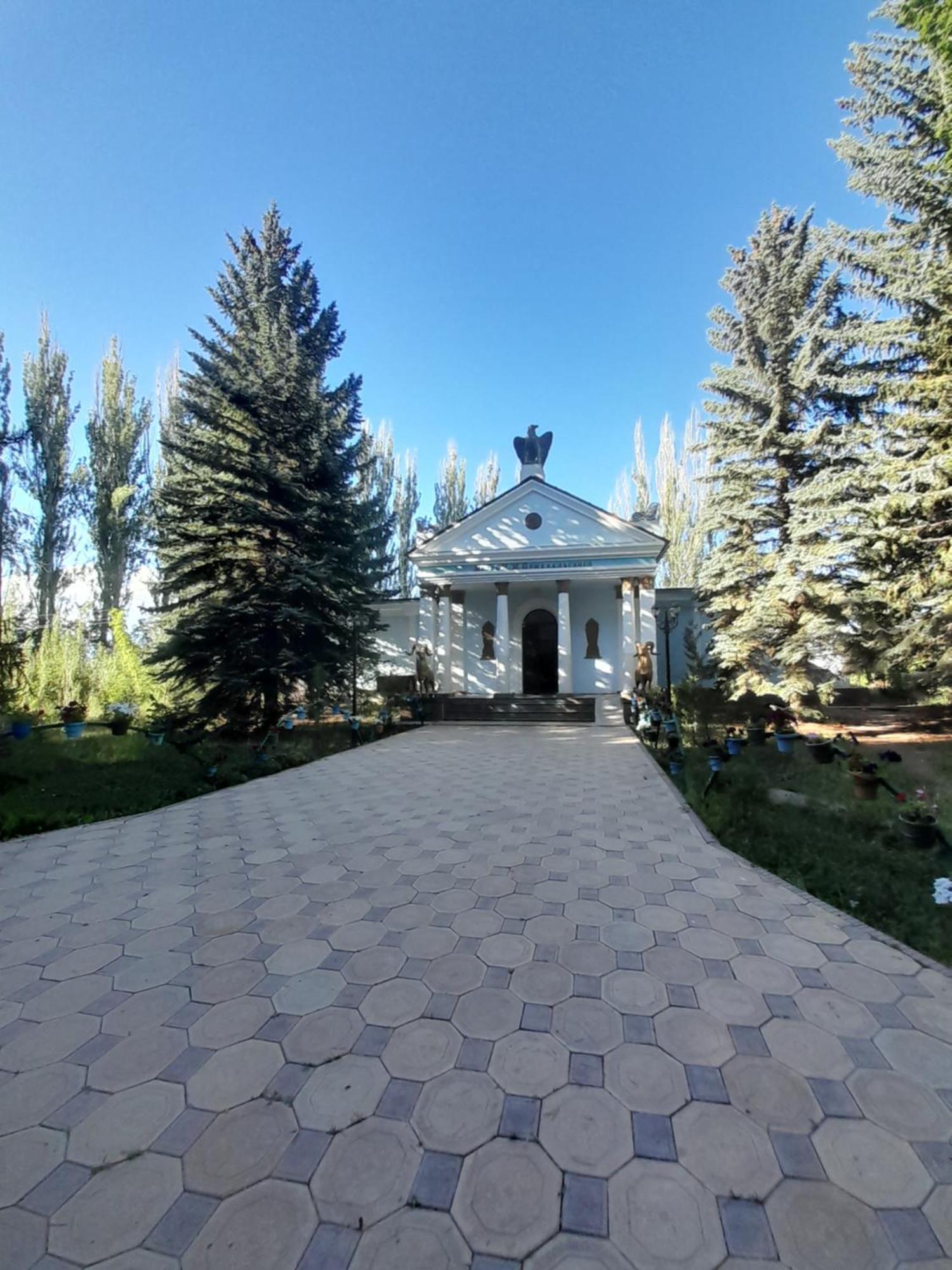 Waterfall In The Yard Karakol Exterior foto